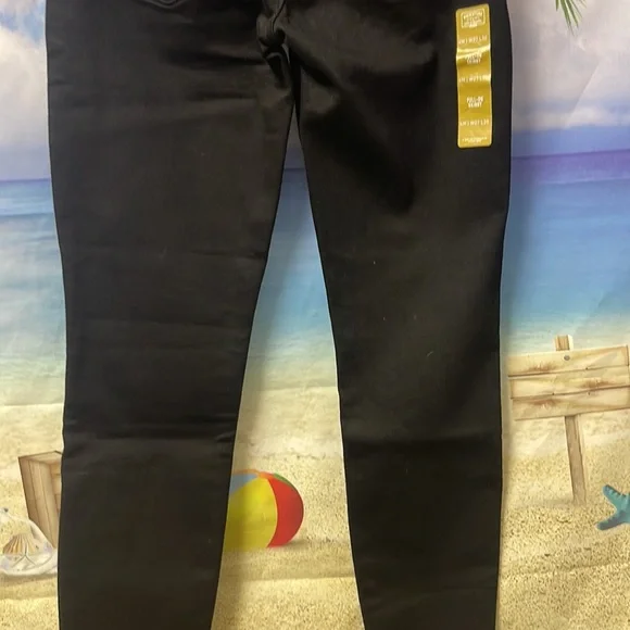 - Brand new with tags Woman’s Signature by Levi Strauss pull-on skinny. - Picture 11 of 15